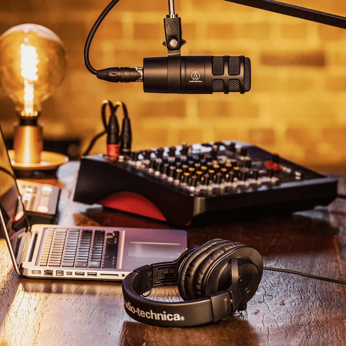 Hypercardioid Dynamic Podcast Microphone C19544