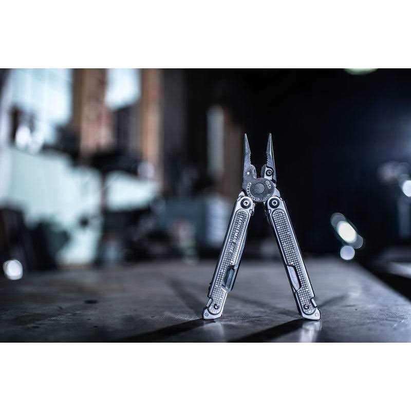 Leatherman Free P2 Multi Tool X228