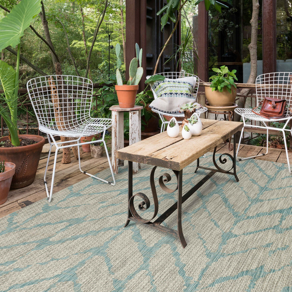 Chevron Pattern Indoor/ Outdoor Area Rug Mist/ Aqua 2'2" x 3'9" G107676
