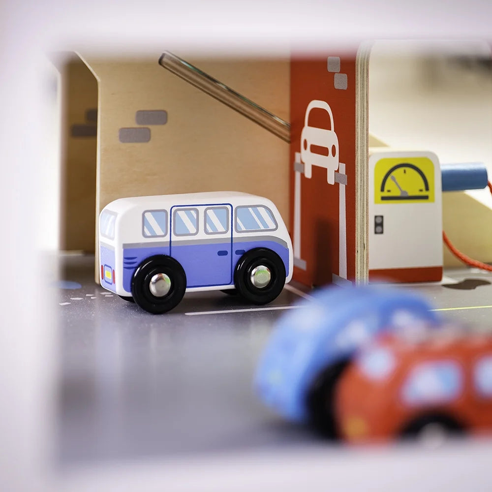 Park & Play Garage R37988