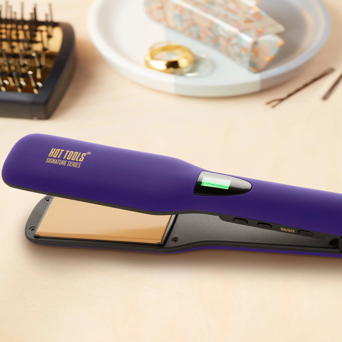 1-1/2" Ceramic Digital Flat Iron H739