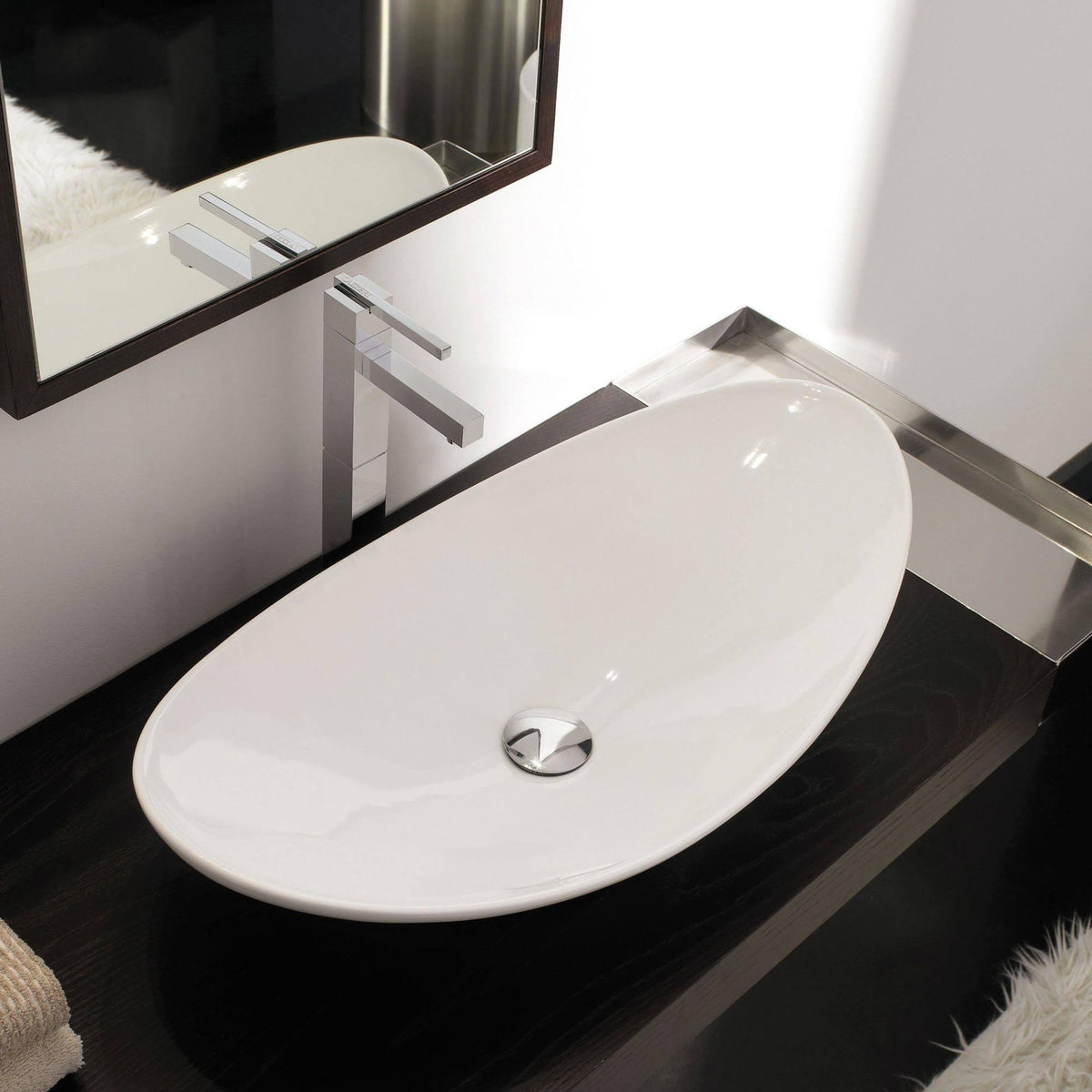 White Ceramic Vessel Bathroom Sink R137875