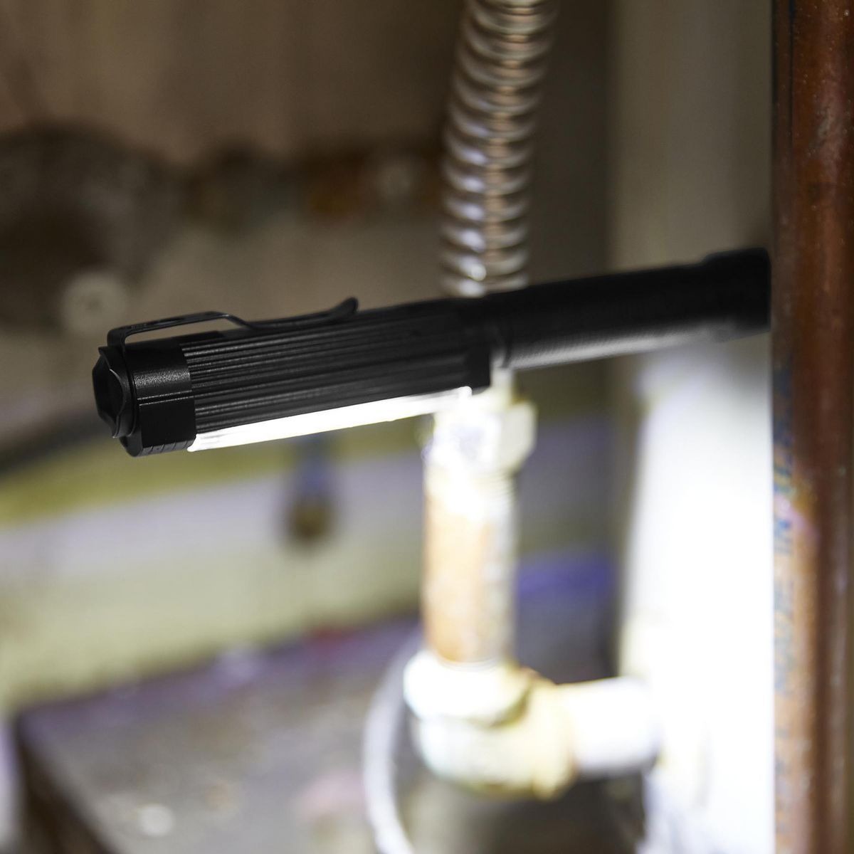 300 Lumen Magnetic Pocket Work Light A58905