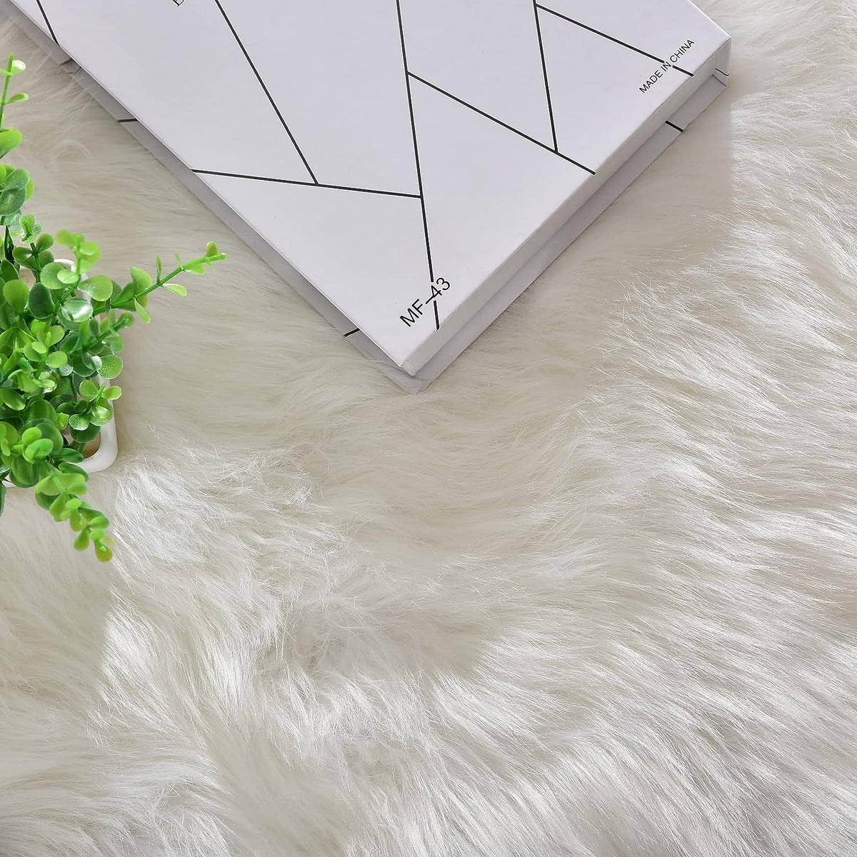 White 4x6 Ft Faux Sheepskin Fluffy Shaggy Rug O655