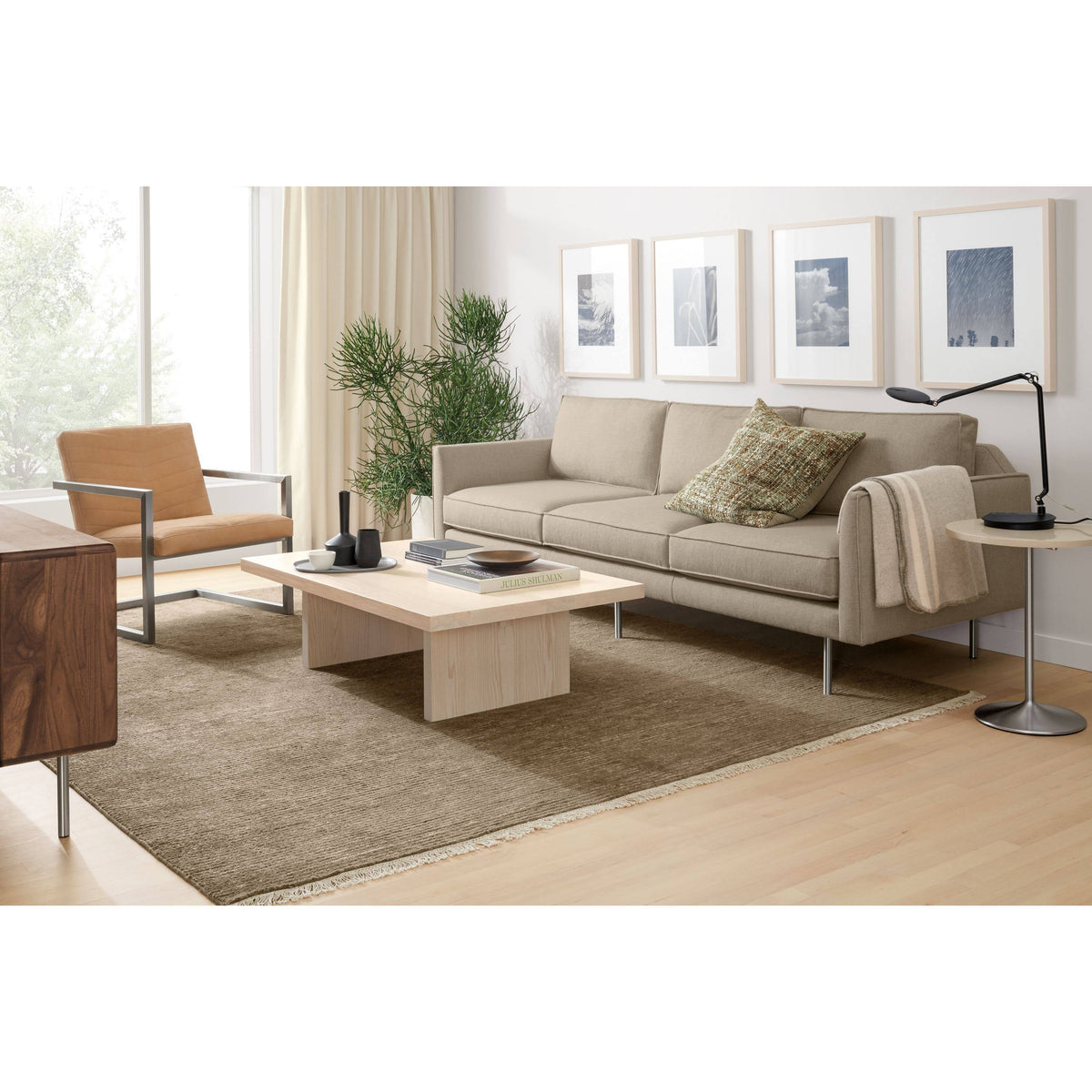 White Round End Table 18 Diameter 22H V85122