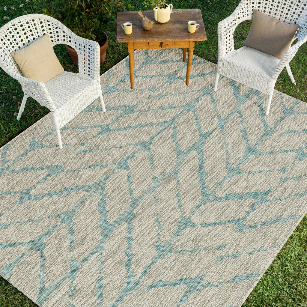 Chevron Pattern Indoor/ Outdoor Area Rug Mist/ Aqua 2'2" x 3'9" G107676