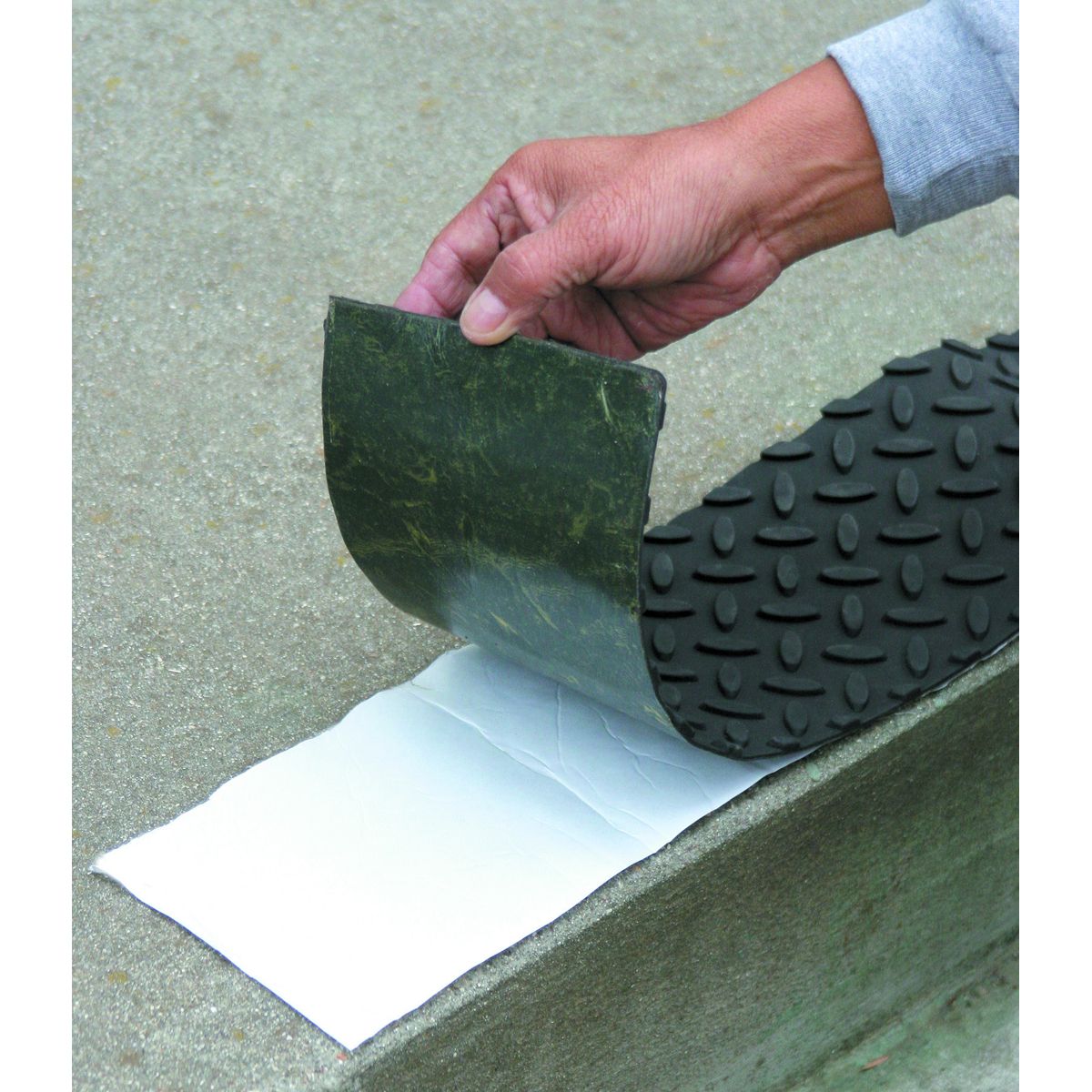 Self-Adhesive Rubber Safety Mat with Tread Surface L4017